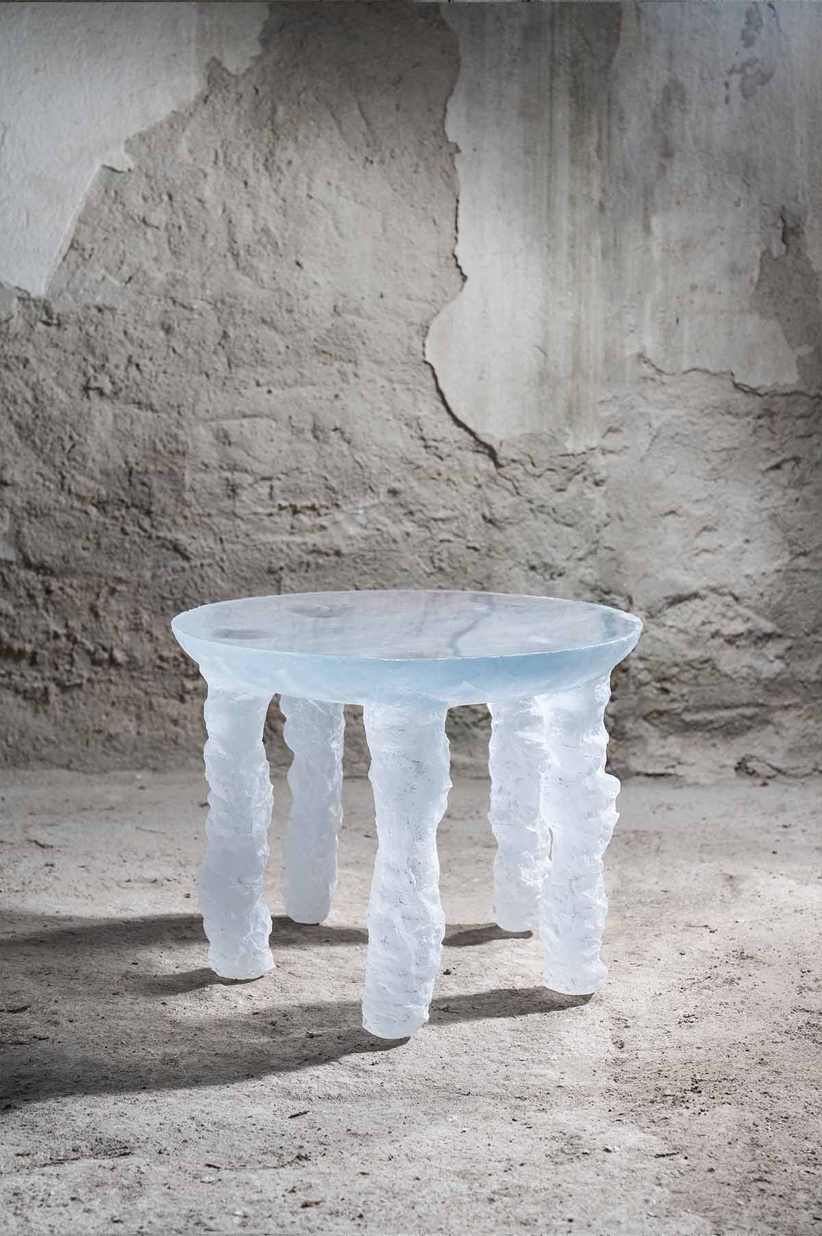 Utopia konferenční stolek