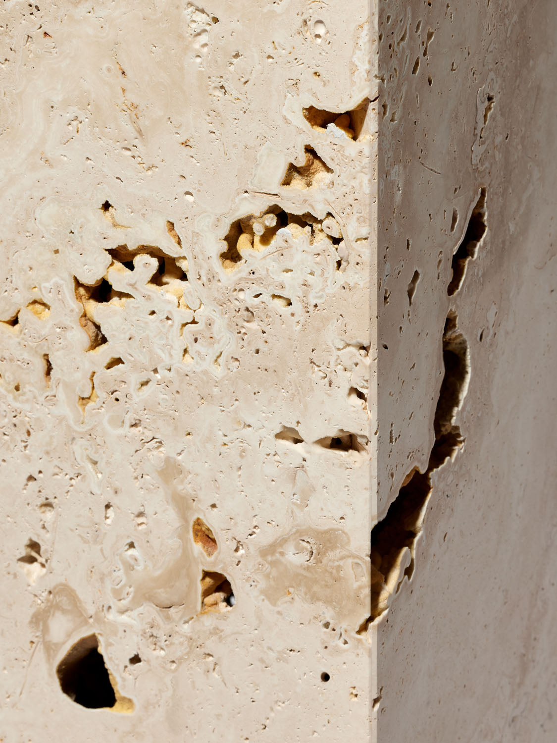 artiseme_travertine_pedestal_chirinne_4