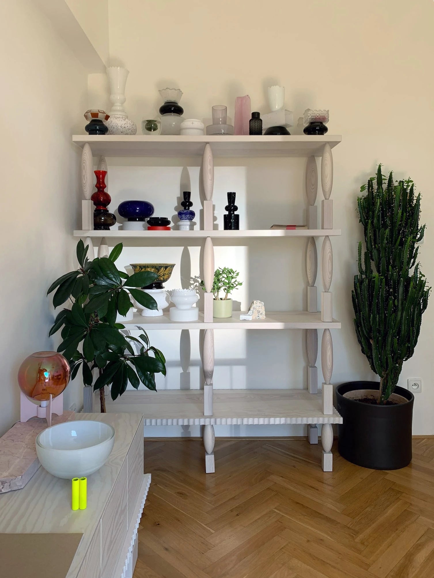 Noveau SUIII3 shelving unit