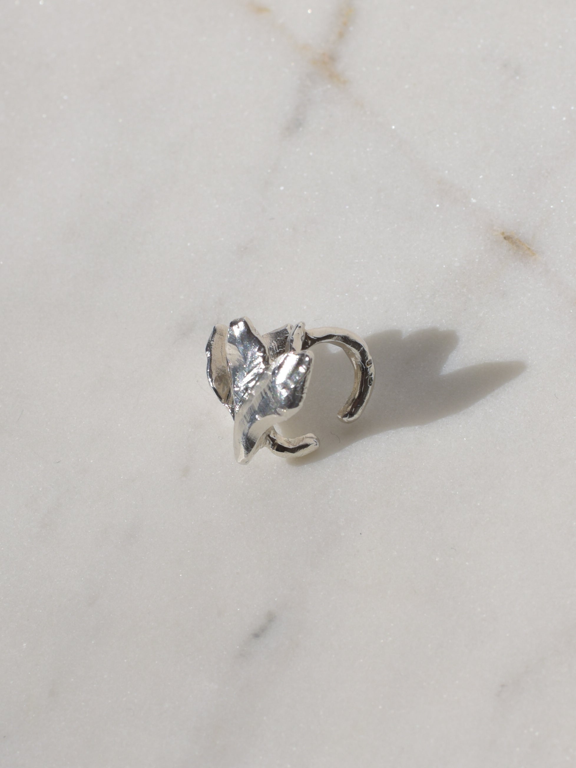 Květina ear cuff