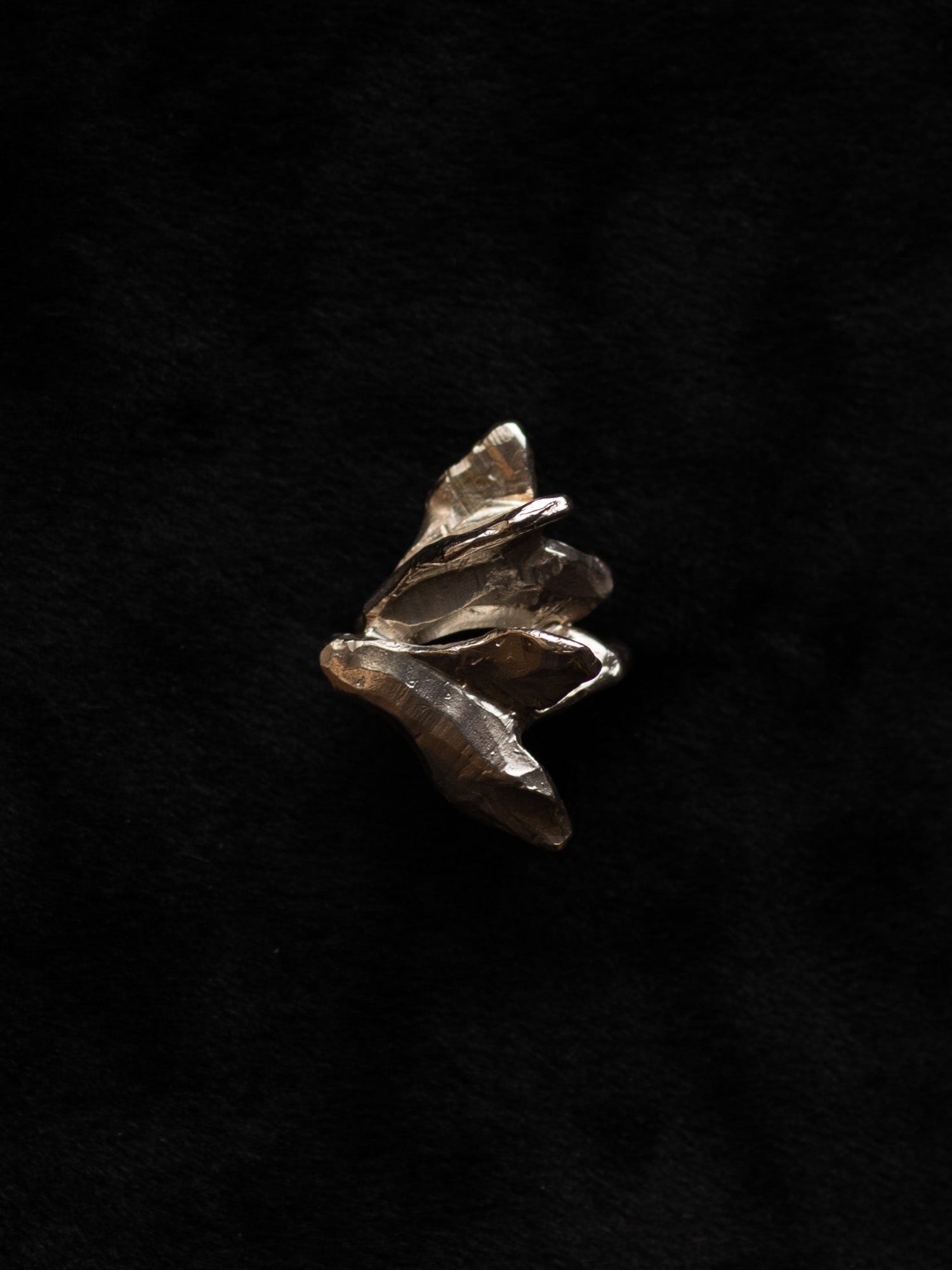 Květina ear cuff