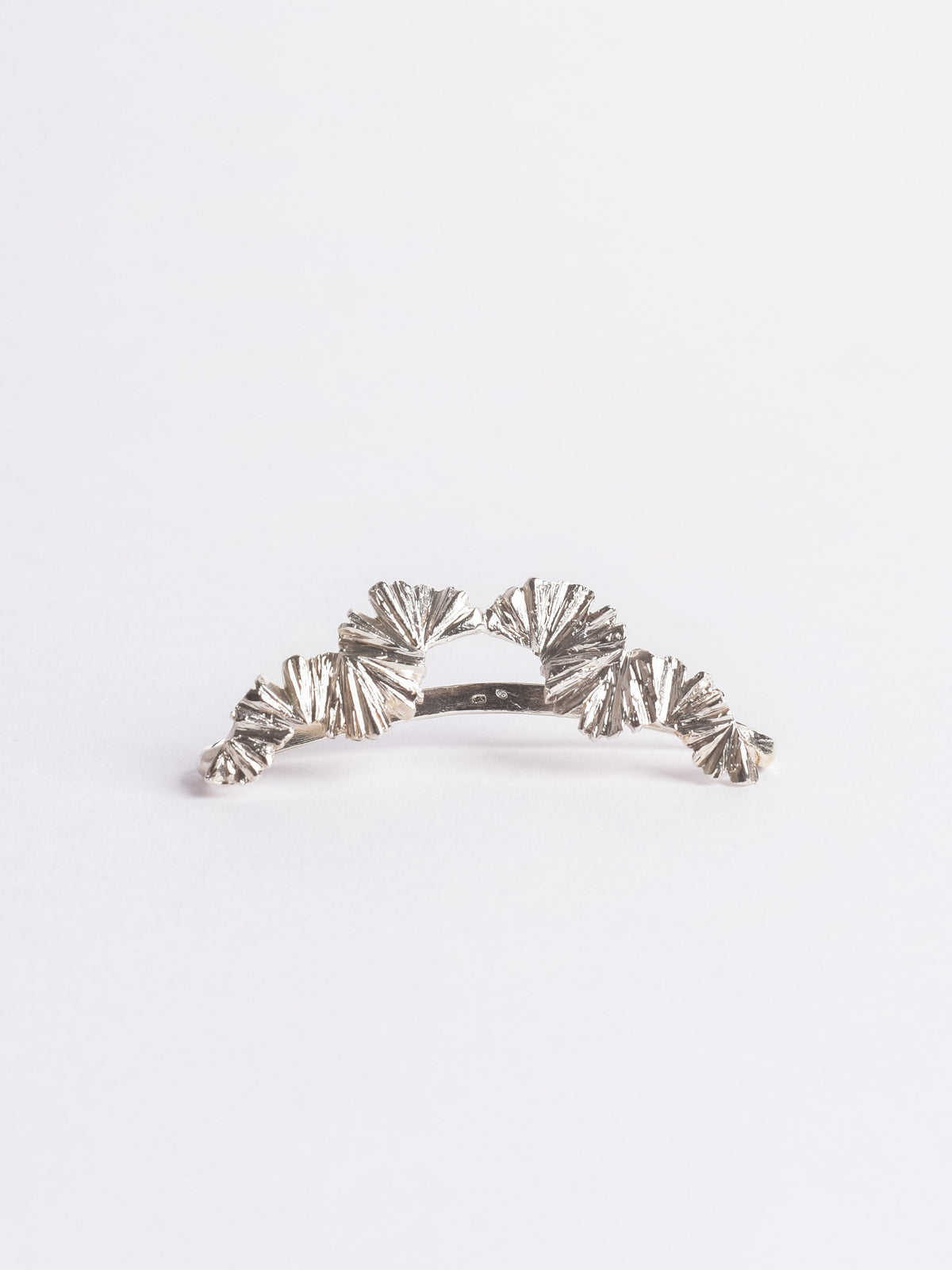 Gi ear cuff