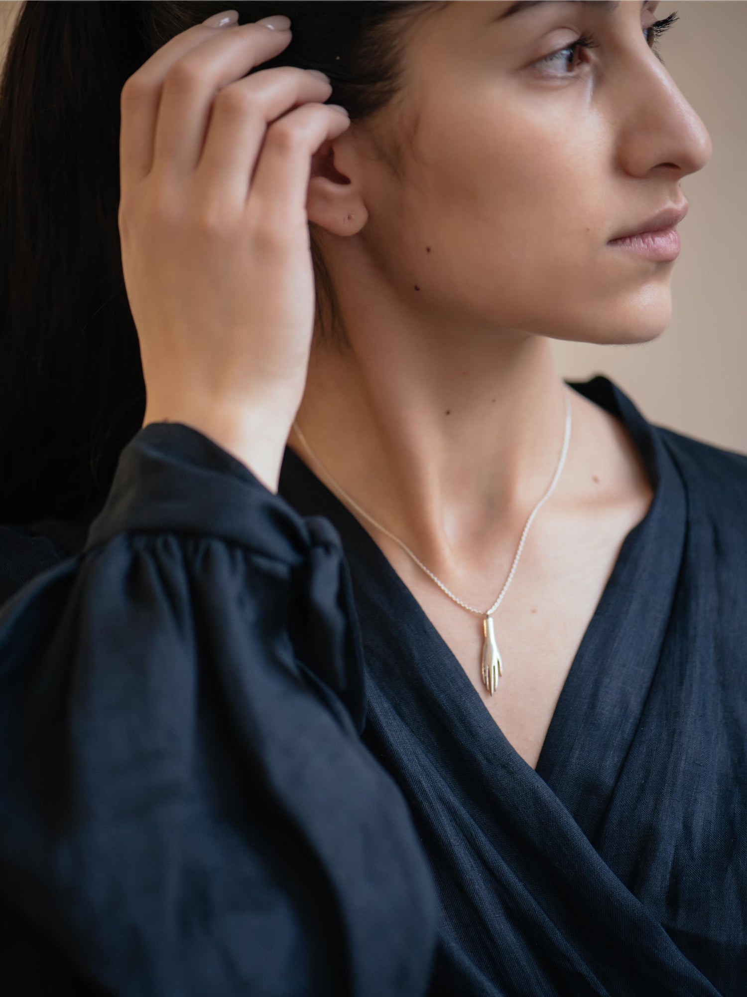 Hand necklace