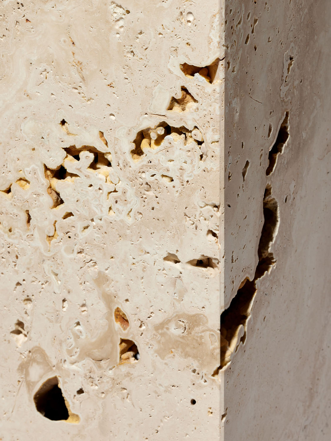 artiseme_travertine_pedestal_chirinne_4