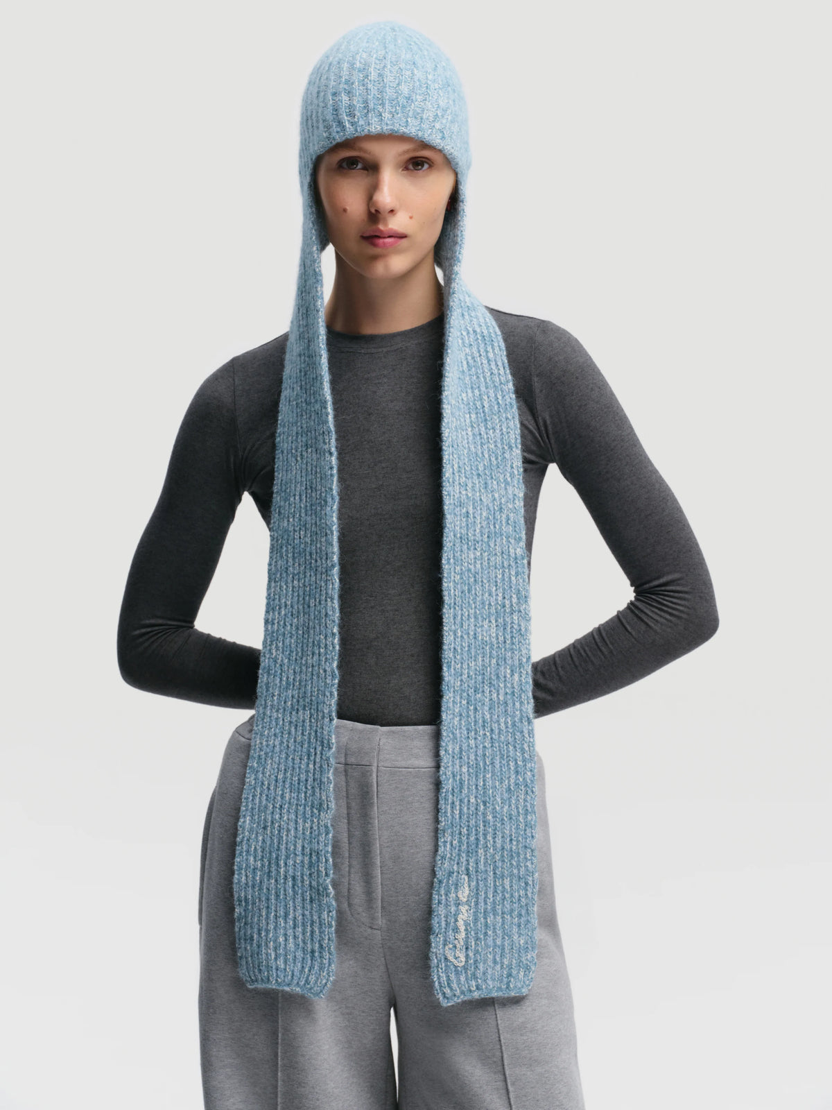Konyk šála beanie